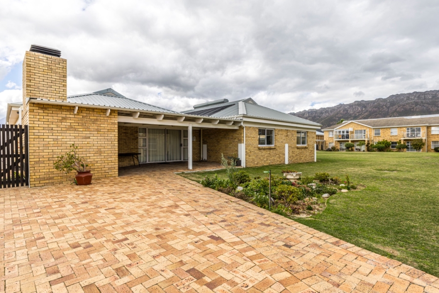 2 Bedroom Property for Sale in Whispering Pines Western Cape